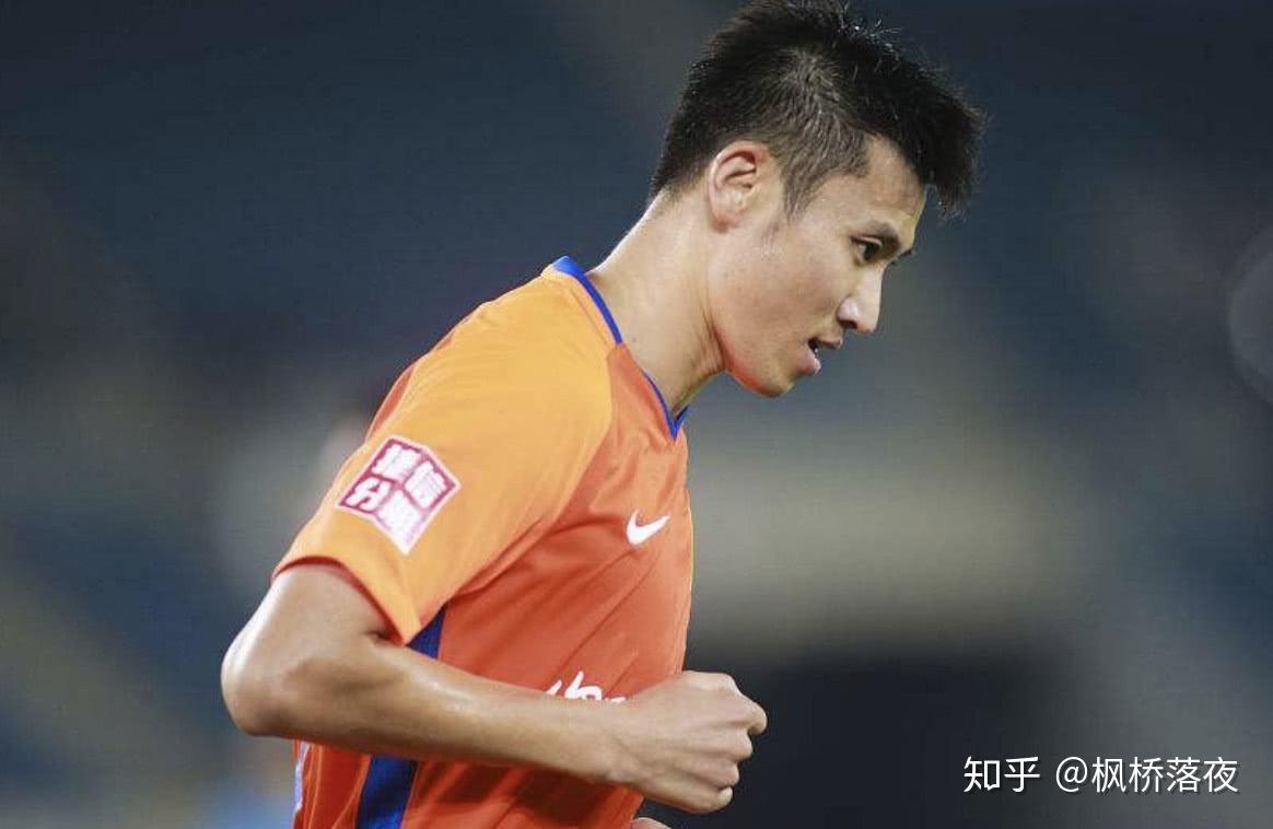 开云-包含新疆广汇训练开放日，关键时刻外线爆发引欢呼，中超在即，球探报告显示潜力的词条