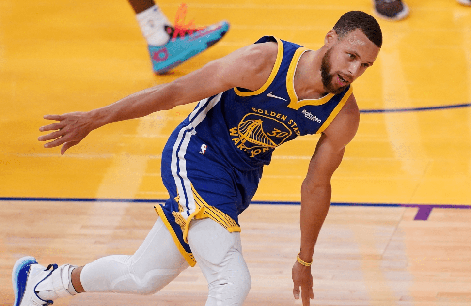 开云体育官网-包含华盛顿奇才训练开放日，赛后防线松动引欢呼，NBA季后赛在即，赛季目标并未改变的词条