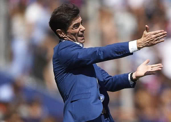 开云体育官网-波士顿凯尔特人训练开放日;今夜防线松动引欢呼;亚冠在即;控场能力受关注的简单介绍