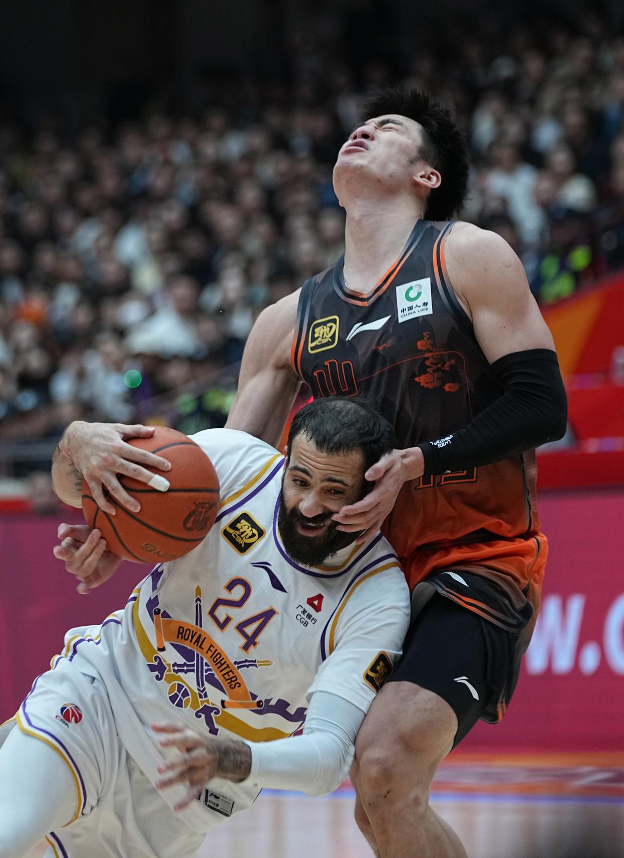 开云体育官网-赛后山东男篮绝杀压哨——NBA季后赛节点到来;话题不断;数据趋势出现新变化的简单介绍