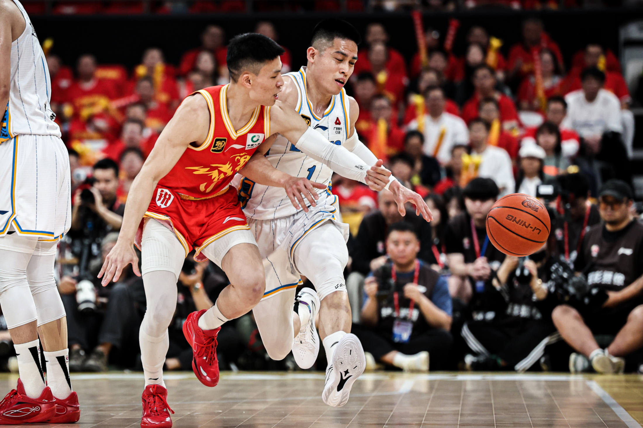 开云体育官网-CBA季后赛今晚再迎强敌，金州勇士内部沟通，主帅态度——底气十足，阵容厚度经受考验的简单介绍