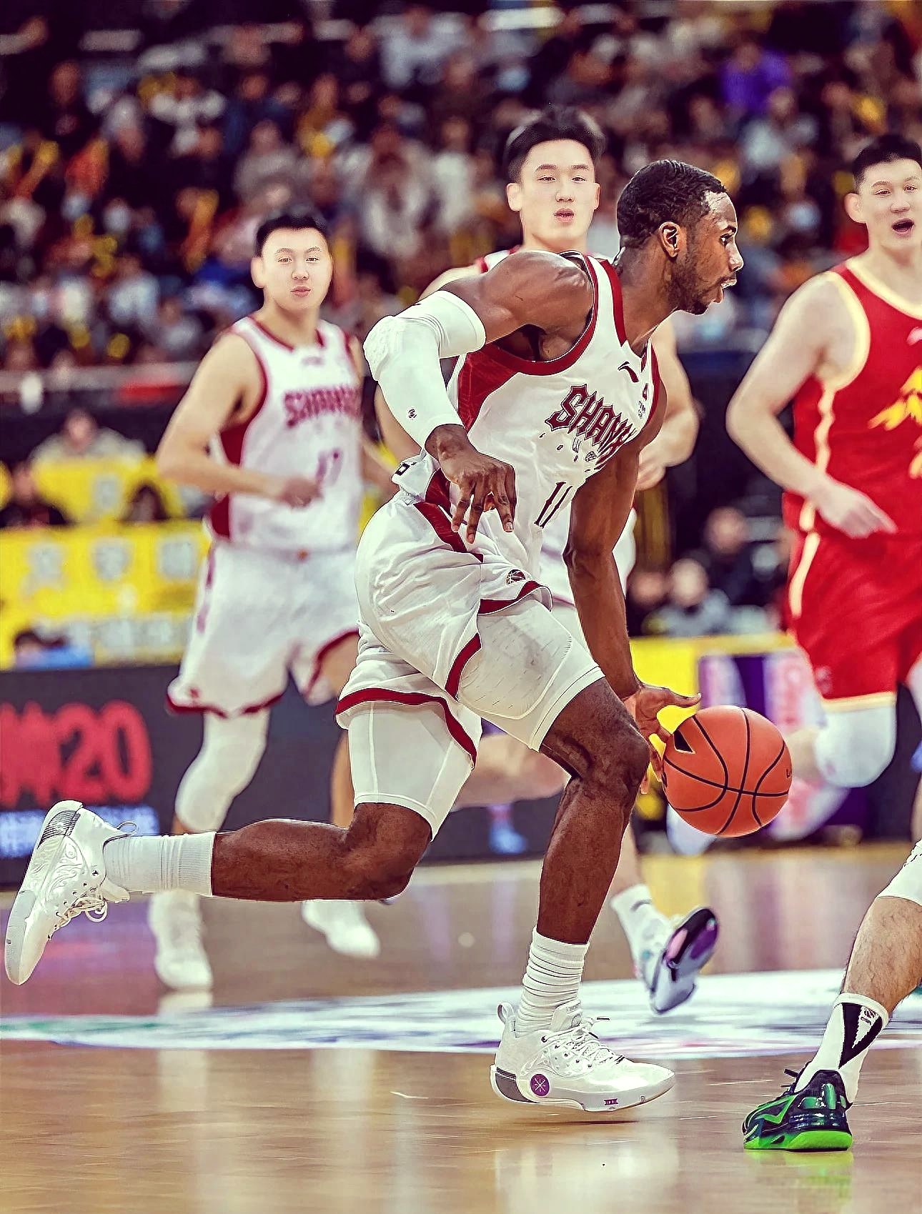 关于CBA季后赛倒计时；广厦男篮转会期防线松动；细节引发关注；悬念犹存；年轻球员得到机会的信息