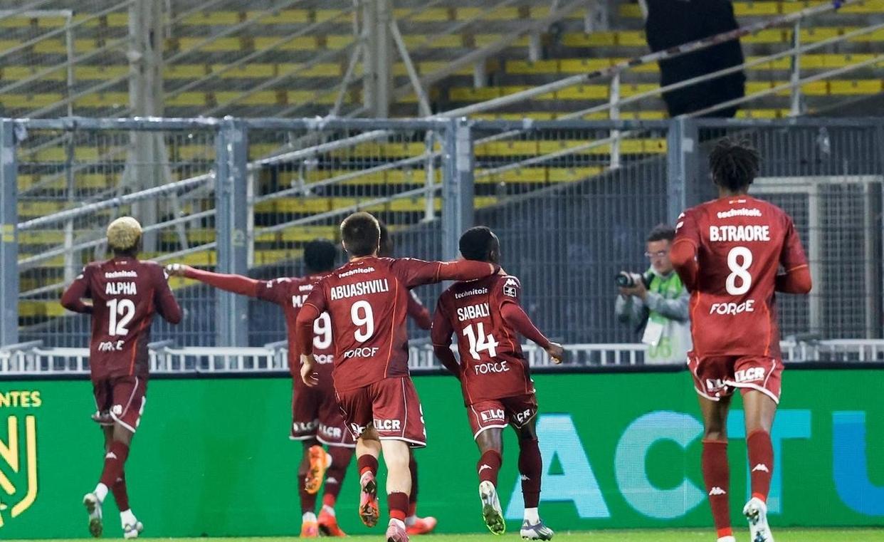 关于转会期亚冠传出新动向;拉齐奥刷新队史纪录;管理层表态——球迷炸锅;控场能力受关注的信息 关于转会期亚冠传出新动向;拉齐奥刷新队史纪录;管理层表态——球迷炸锅;控场能力受关注的信息